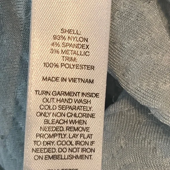 EXPRESS Blouse sequins Size M. Minimal wear-nice shape - Picture 4 of 6